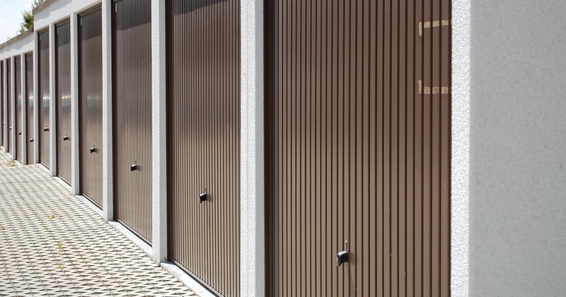 Comment isoler une porte de garage efficacement et réduire vos factures
