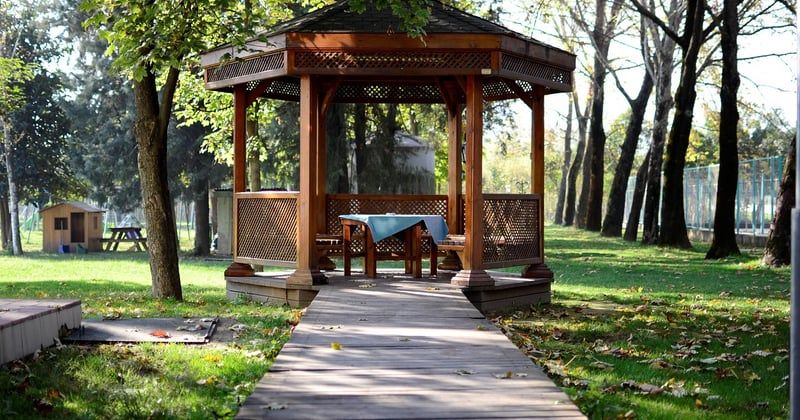 Comment installer une pergola bioclimatique sur une terrasse sans se tromper